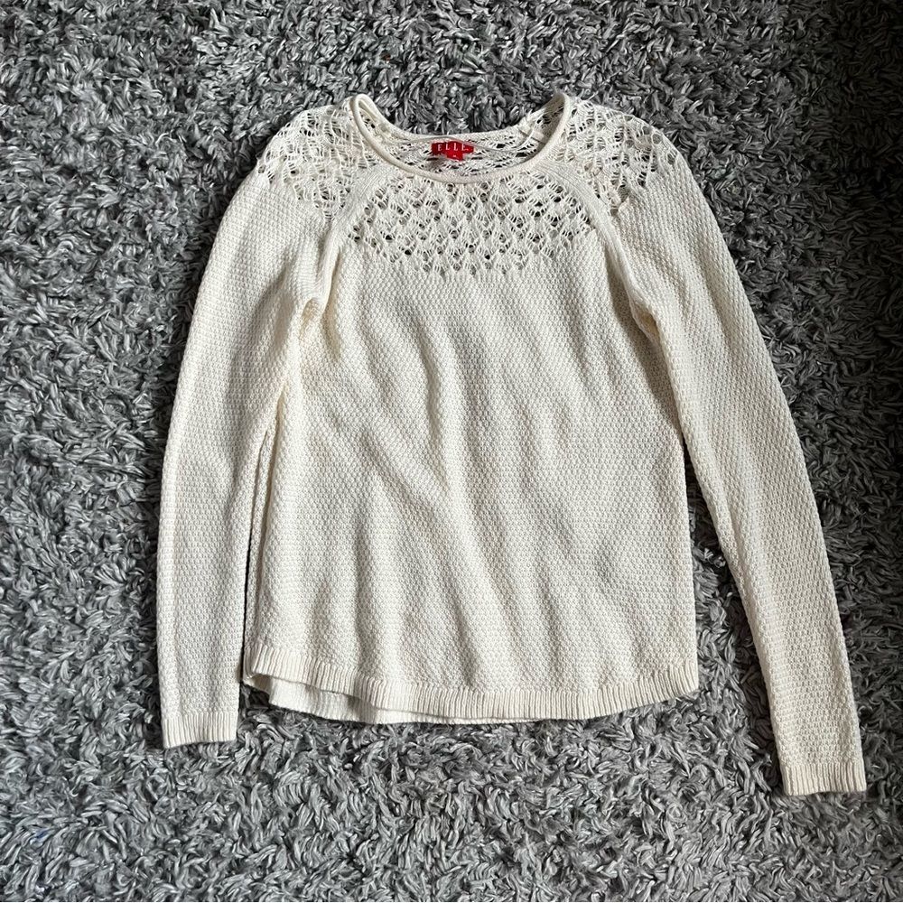 Elle cream knit crewneck sweater size medium